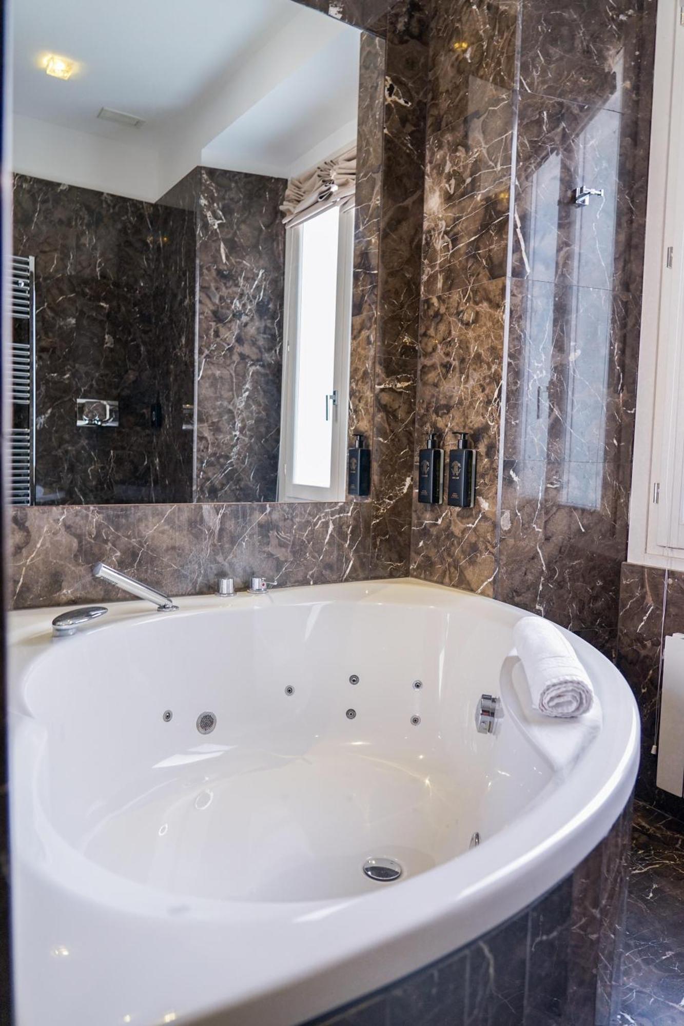 The Unique 4* Milán